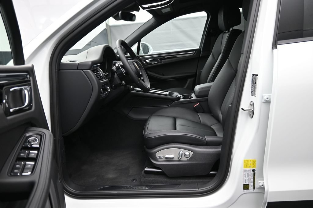New 2026 Porsche Macan AWD/4WD image 10