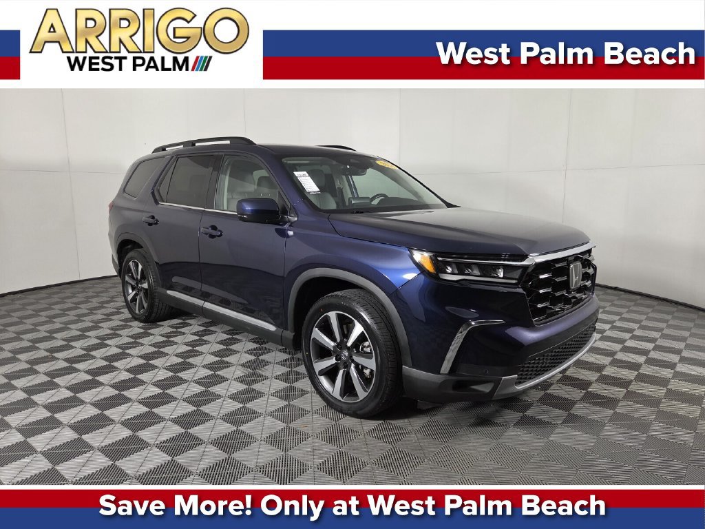 Used 2025 Honda Pilot Touring image 1