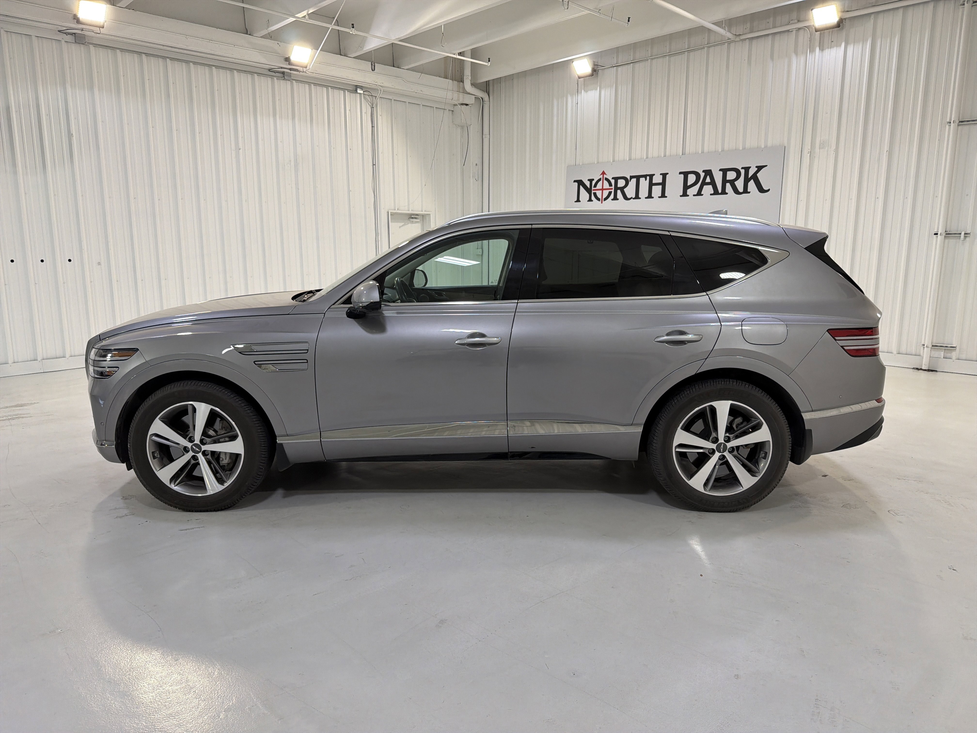 Used 2021 Genesis GV80 3.5T w/ Advanced Package 06 AWD/4WD image 2