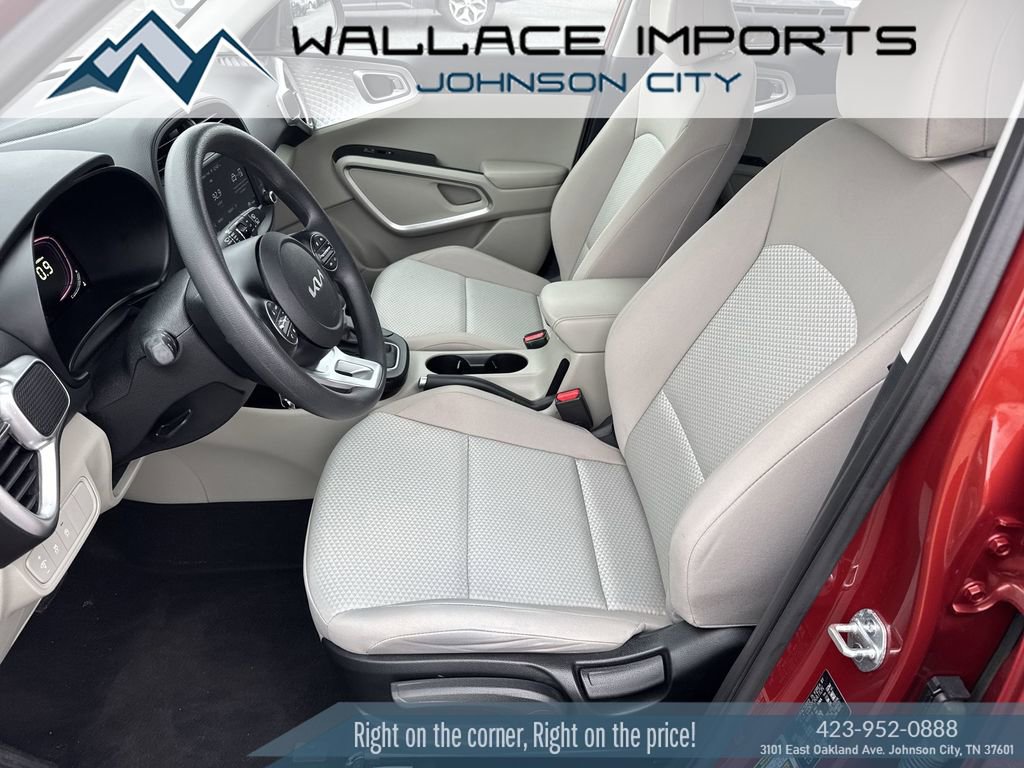 Used 2023 Kia Soul LX w/ LX Technology Package image 13