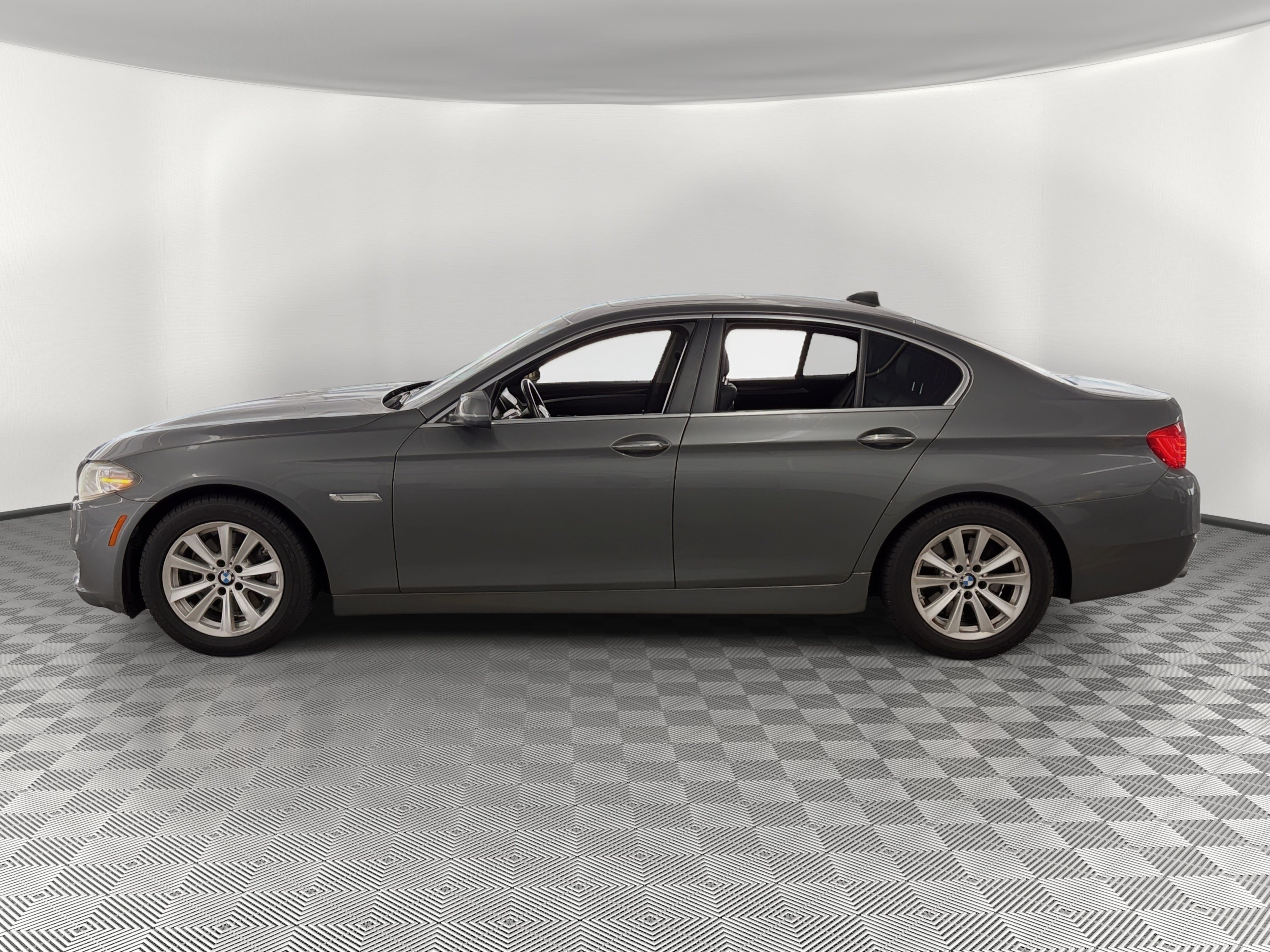 Used 2014 BMW 528i Sedan RWD image 2