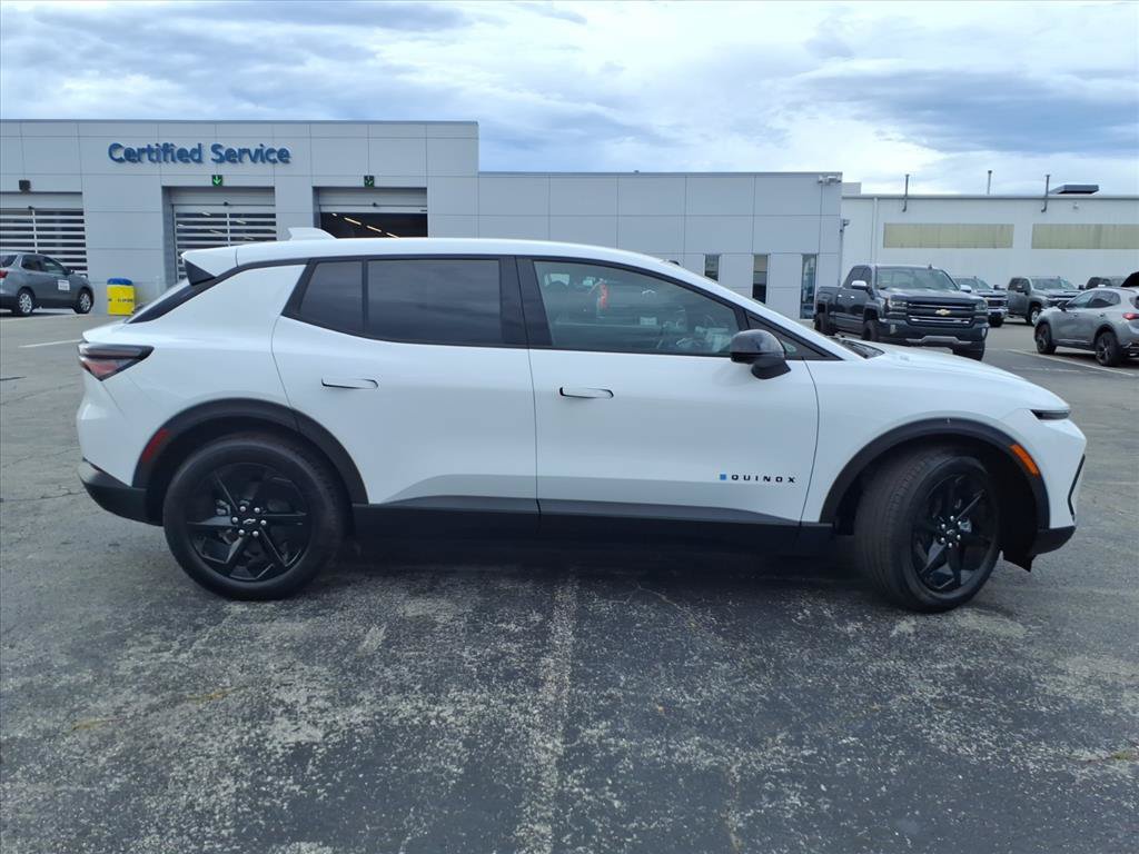 New 2026 Chevrolet Equinox EV LT w/ Comfort Package FWD image 3