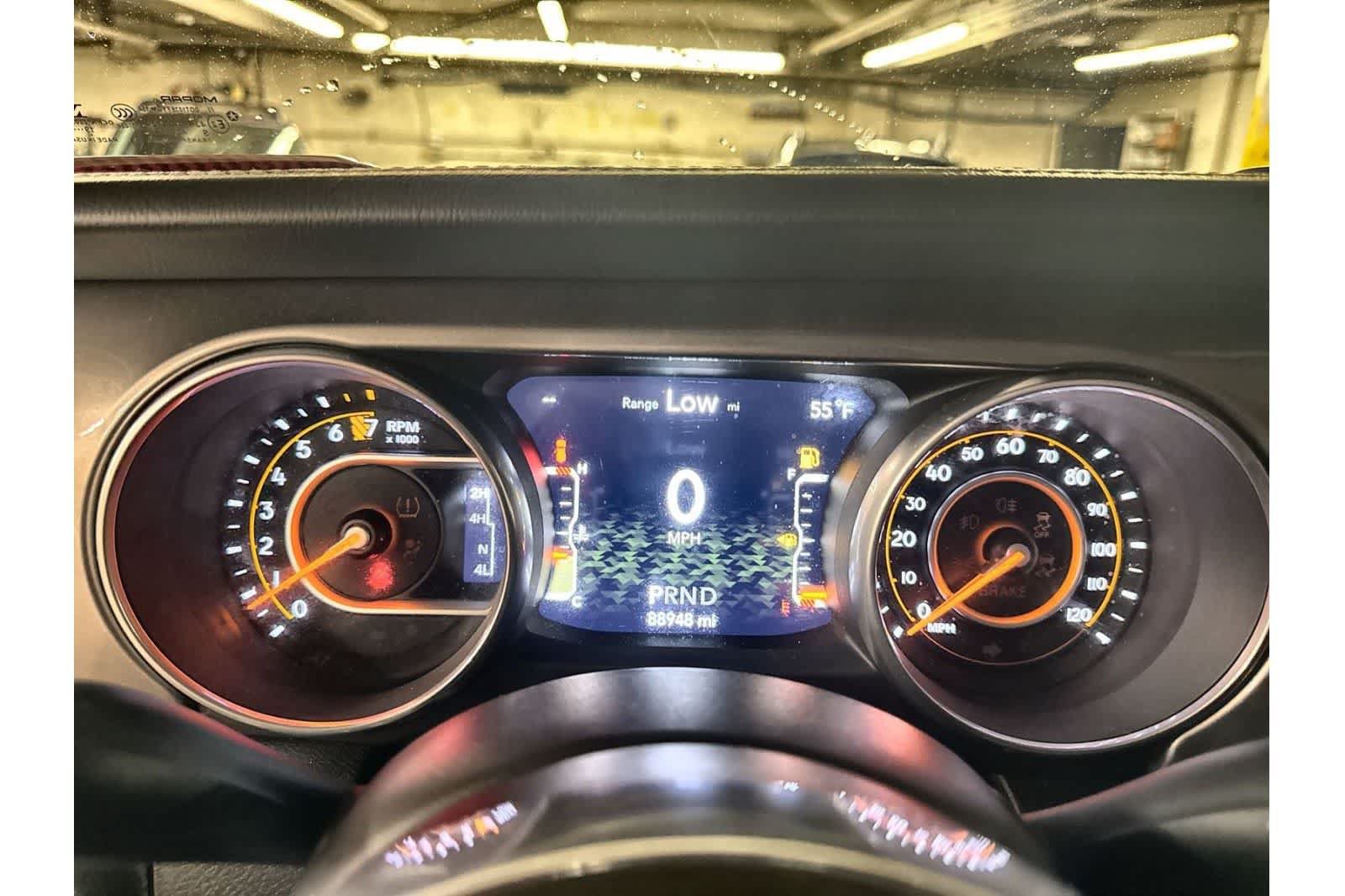 Used 2018 Jeep Wrangler Unlimited Sahara AWD/4WD image 30