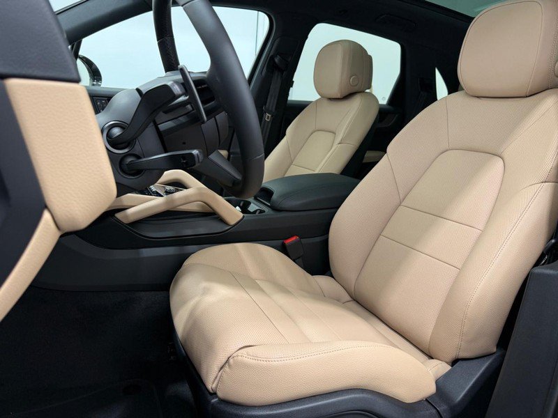 Used 2026 Porsche Cayenne E-Hybrid AWD/4WD image 5