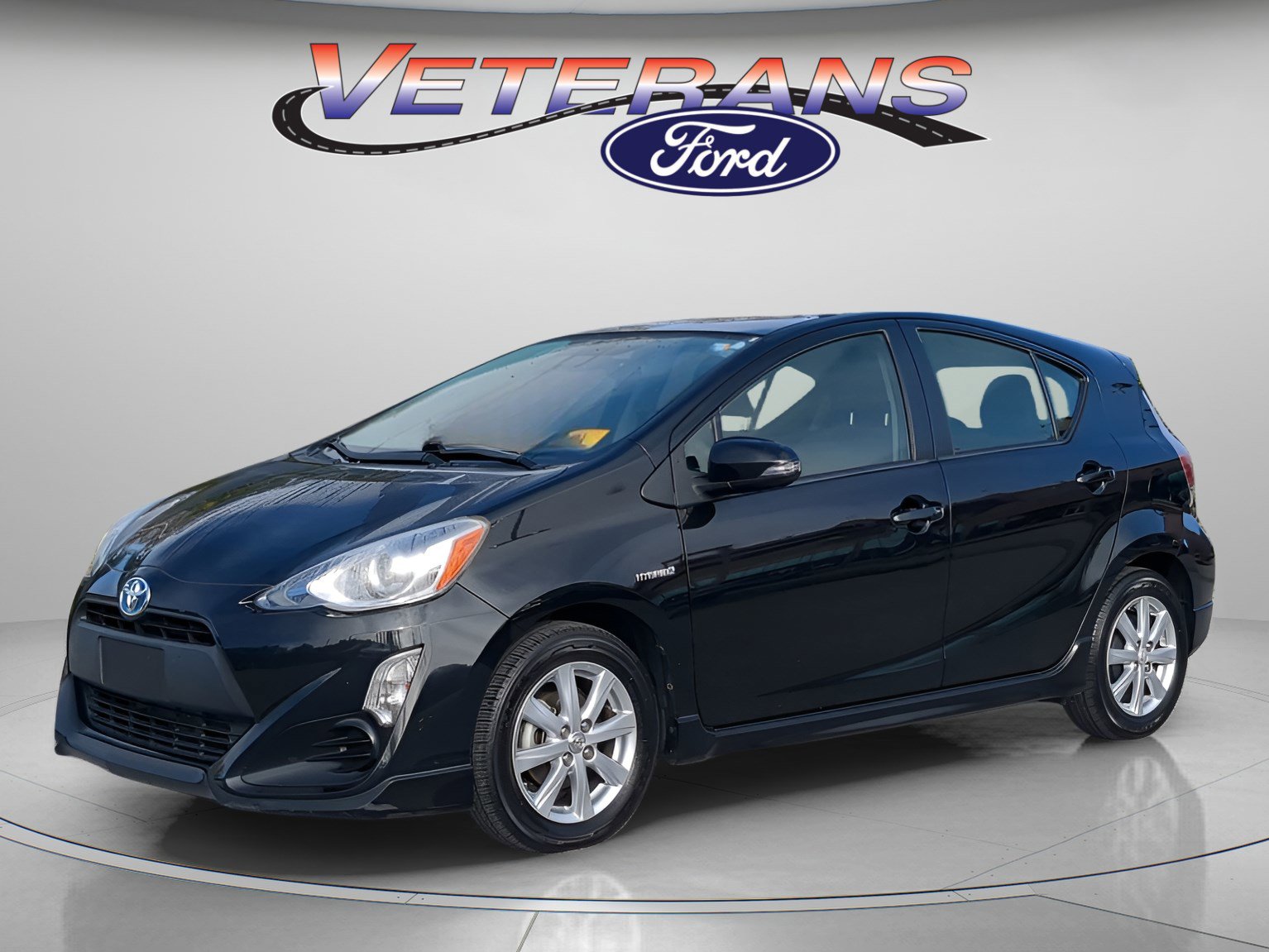 Used 2017 Toyota Prius C Two image 1