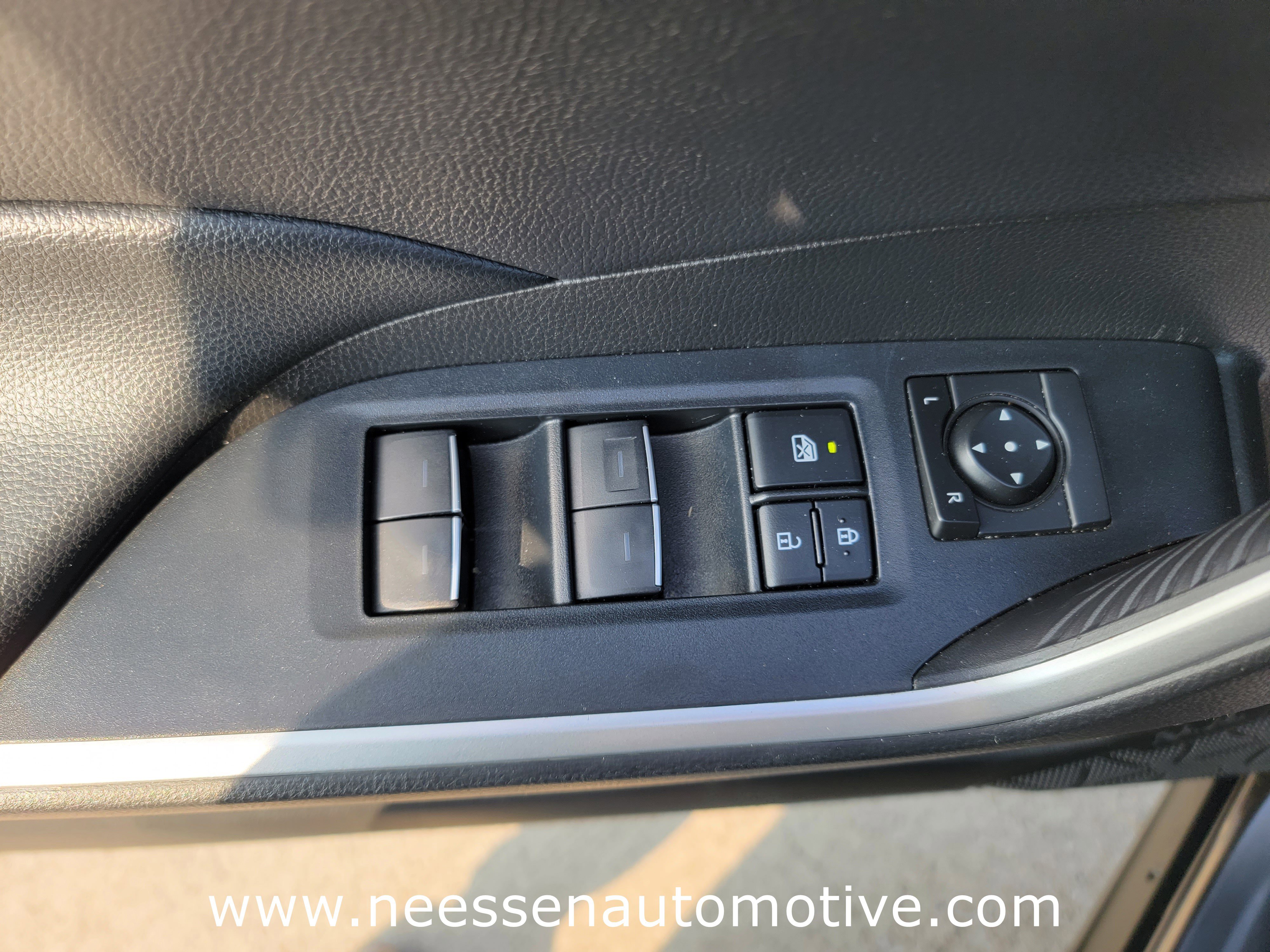 Used 2022 Toyota RAV4 XLE image 16