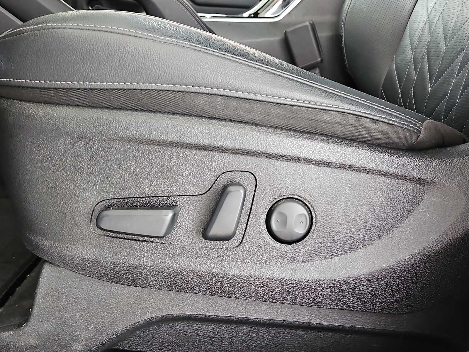 Certified 2025 Kia Telluride AWD image 13