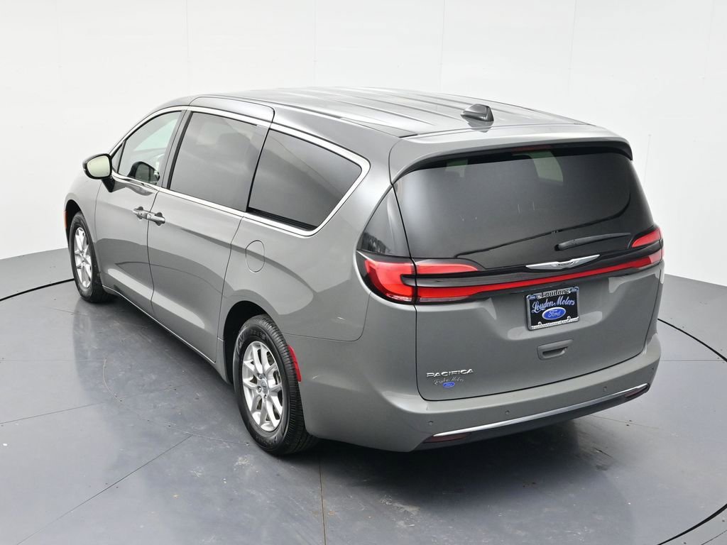 Used 2025 Chrysler Pacifica Select FWD image 41