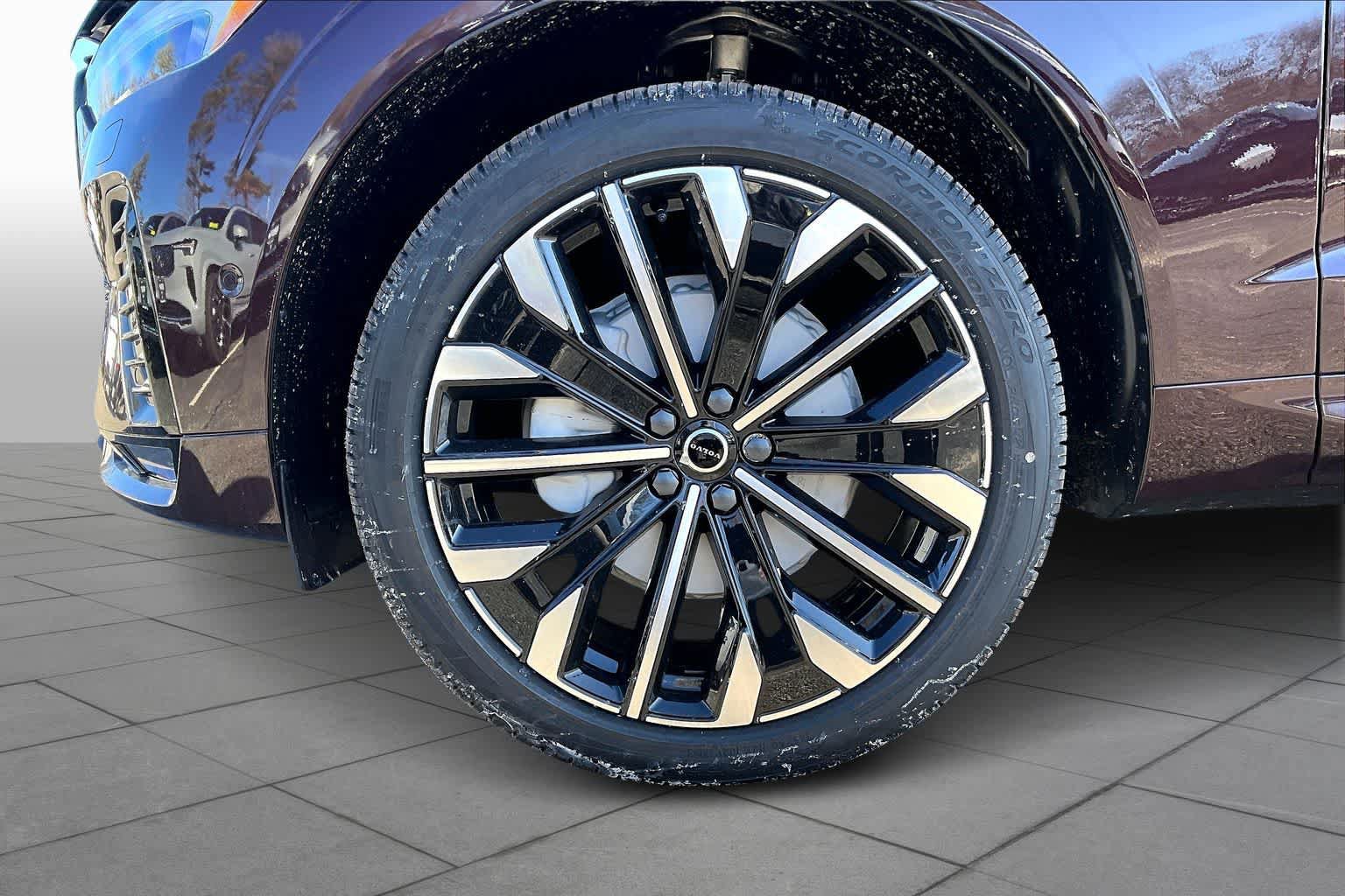 New 2026 Volvo XC60 B5 Ultra w/ Protection Package Premier AWD/4WD image 16