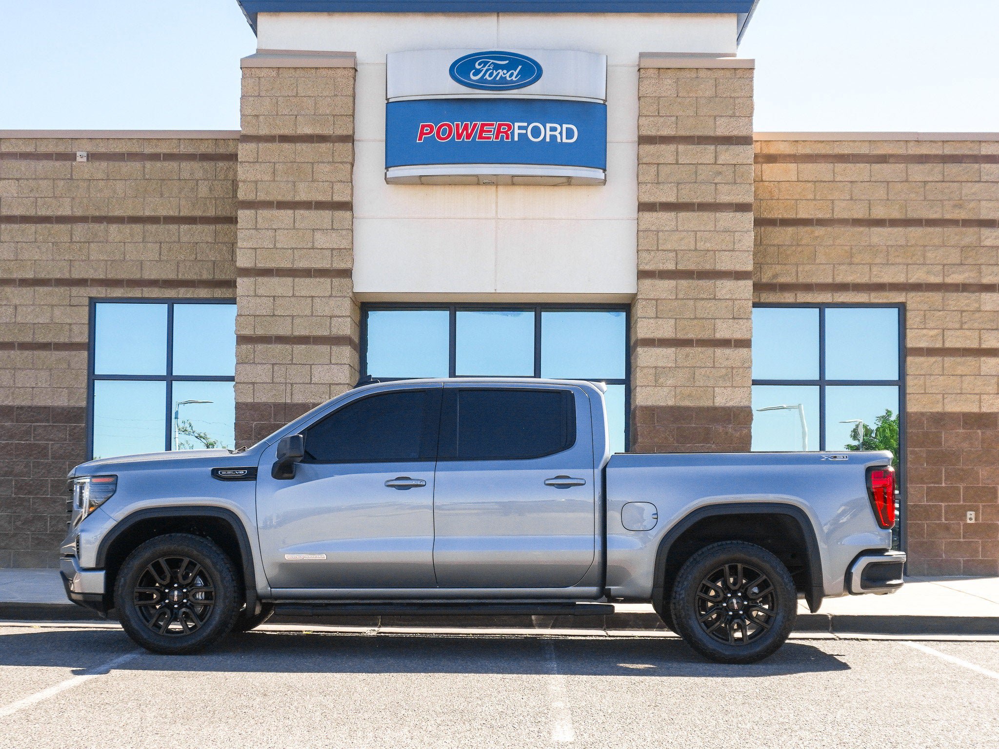 Used 2025 GMC Sierra 1500 Elevation w/ Preferred Package AWD/4WD image 9