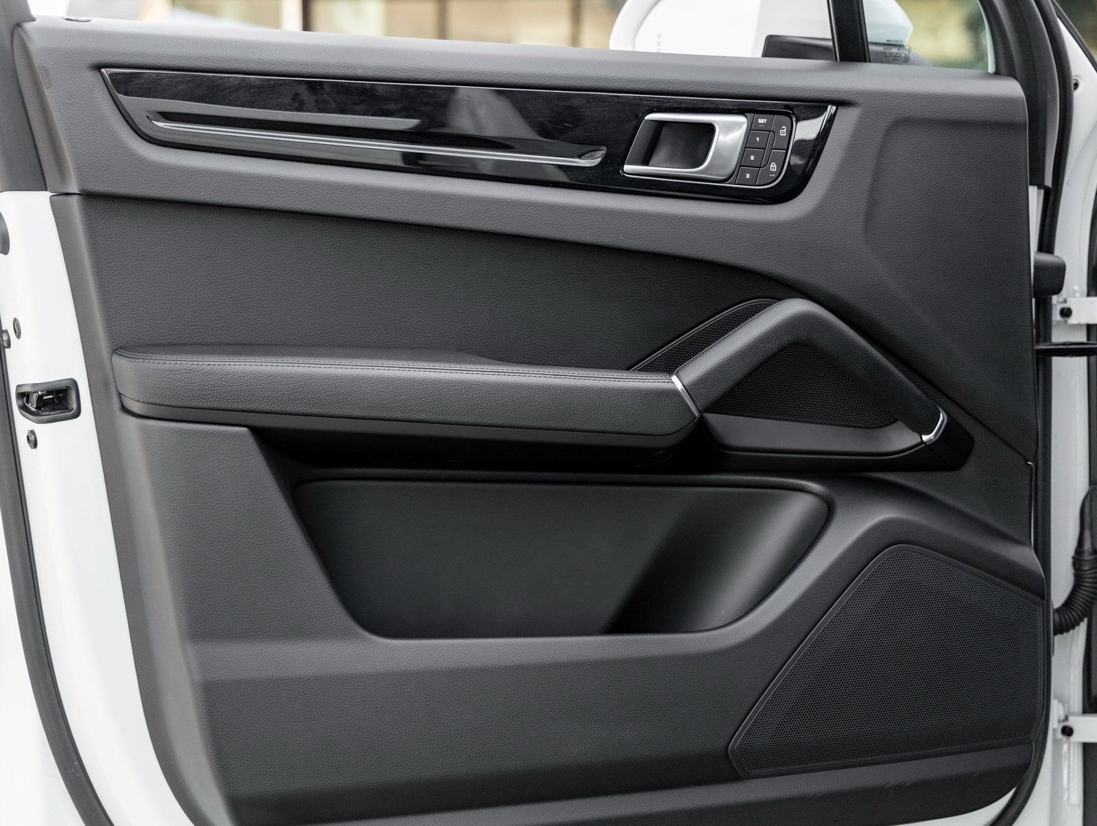 Used 2023 Porsche Cayenne image 19