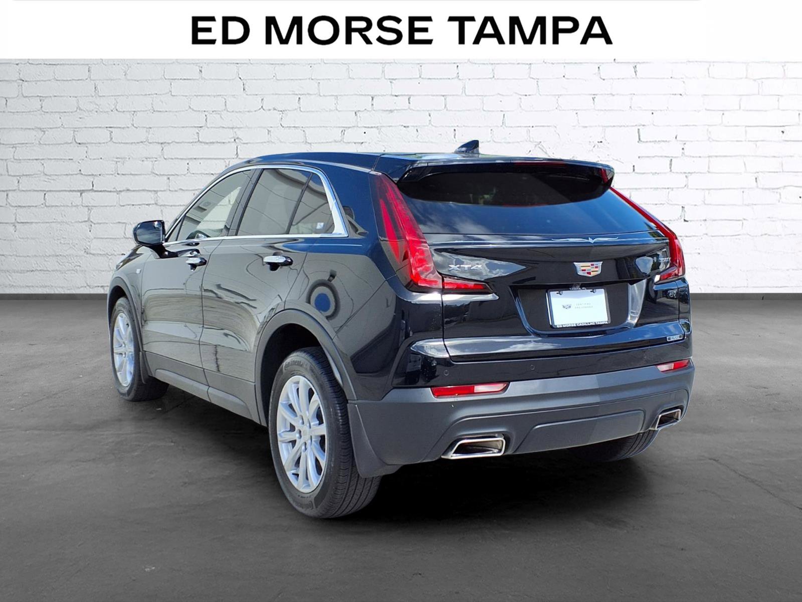 Certified 2023 Cadillac XT4 Luxury w/ Cold Weather Package image 3