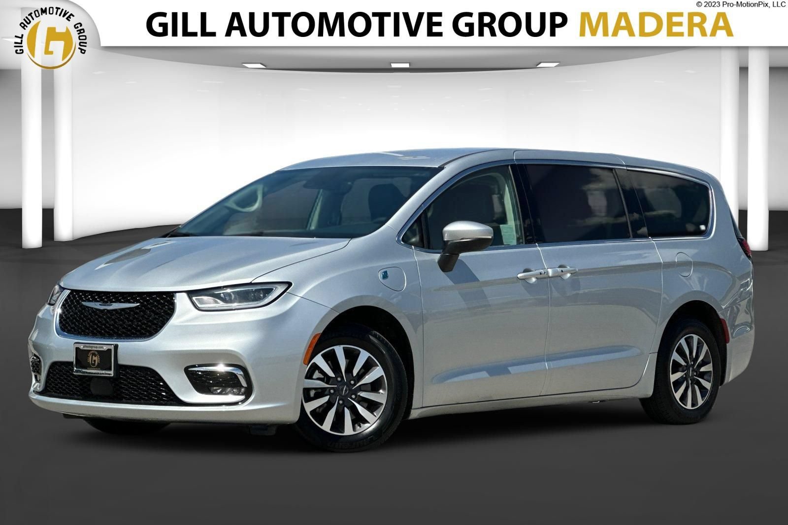 Used 2023 Chrysler Pacifica Touring-L FWD image 9