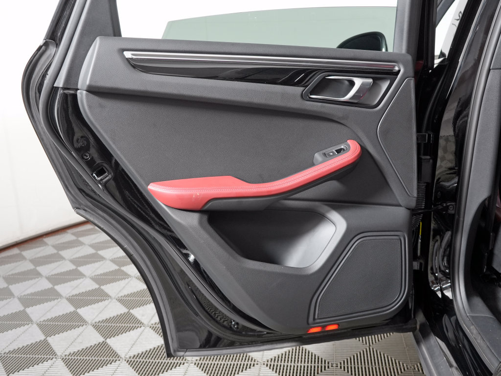 Certified 2023 Porsche Macan Turbo AWD/4WD image 33