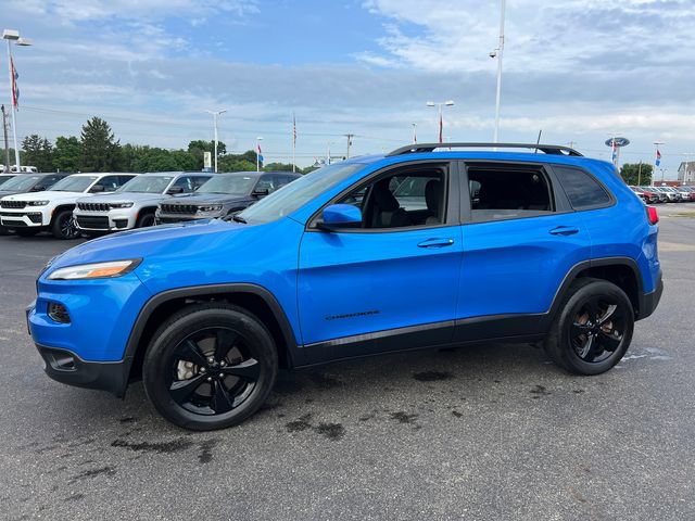 Used 2018 Jeep Cherokee Latitude w/ Altitude Package AWD/4WD image 3