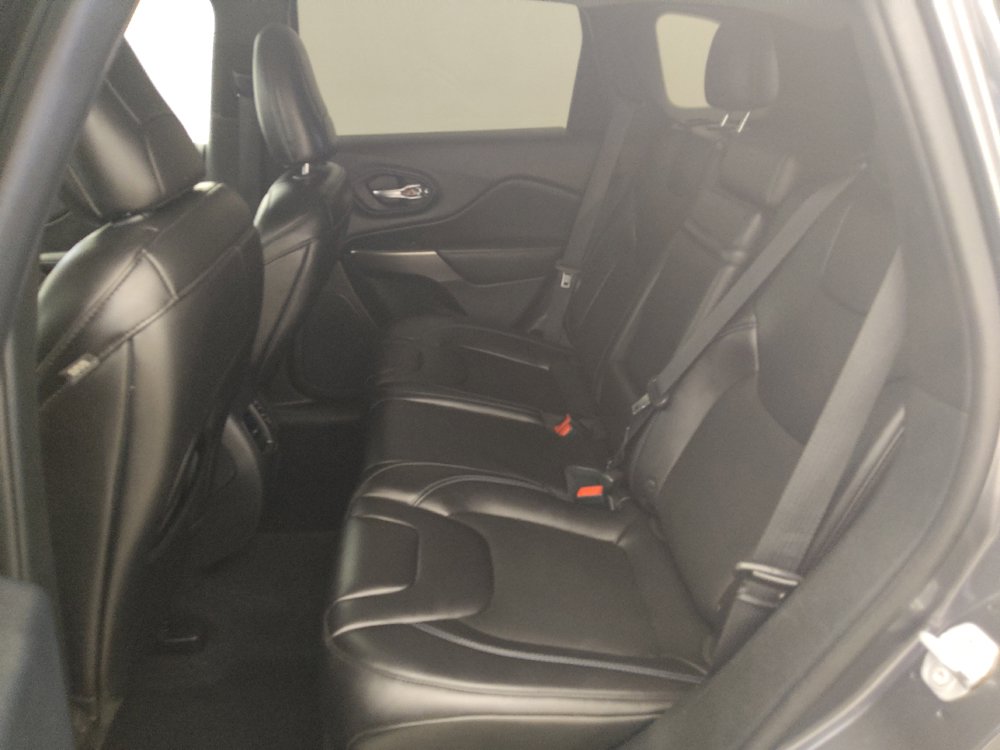 Used 2019 Jeep Cherokee Latitude Plus FWD image 18