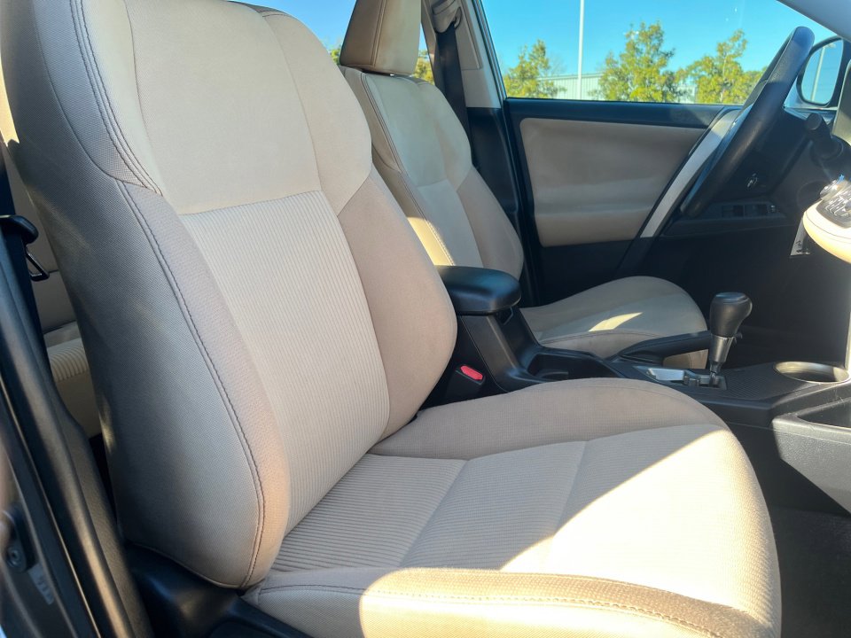 Used 2015 Toyota RAV4 XLE image 28