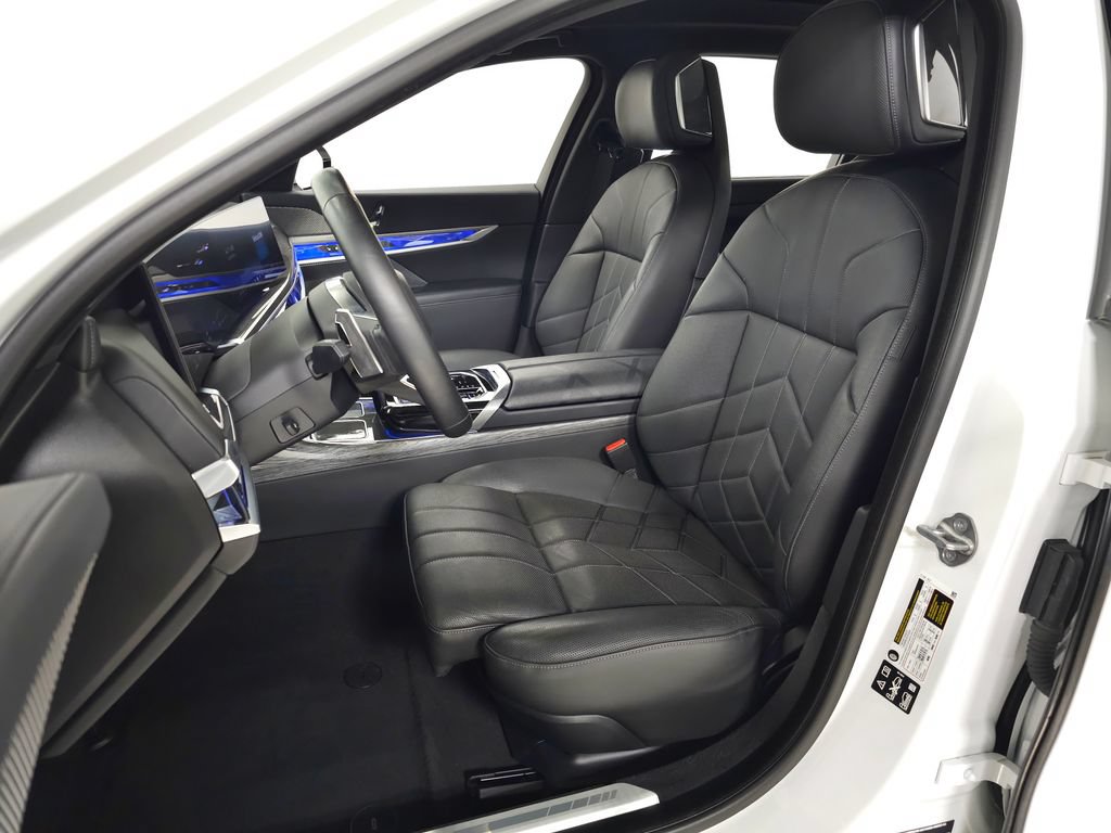 Used 2024 BMW 760i xDrive w/ Premium Package 2 AWD/4WD image 16