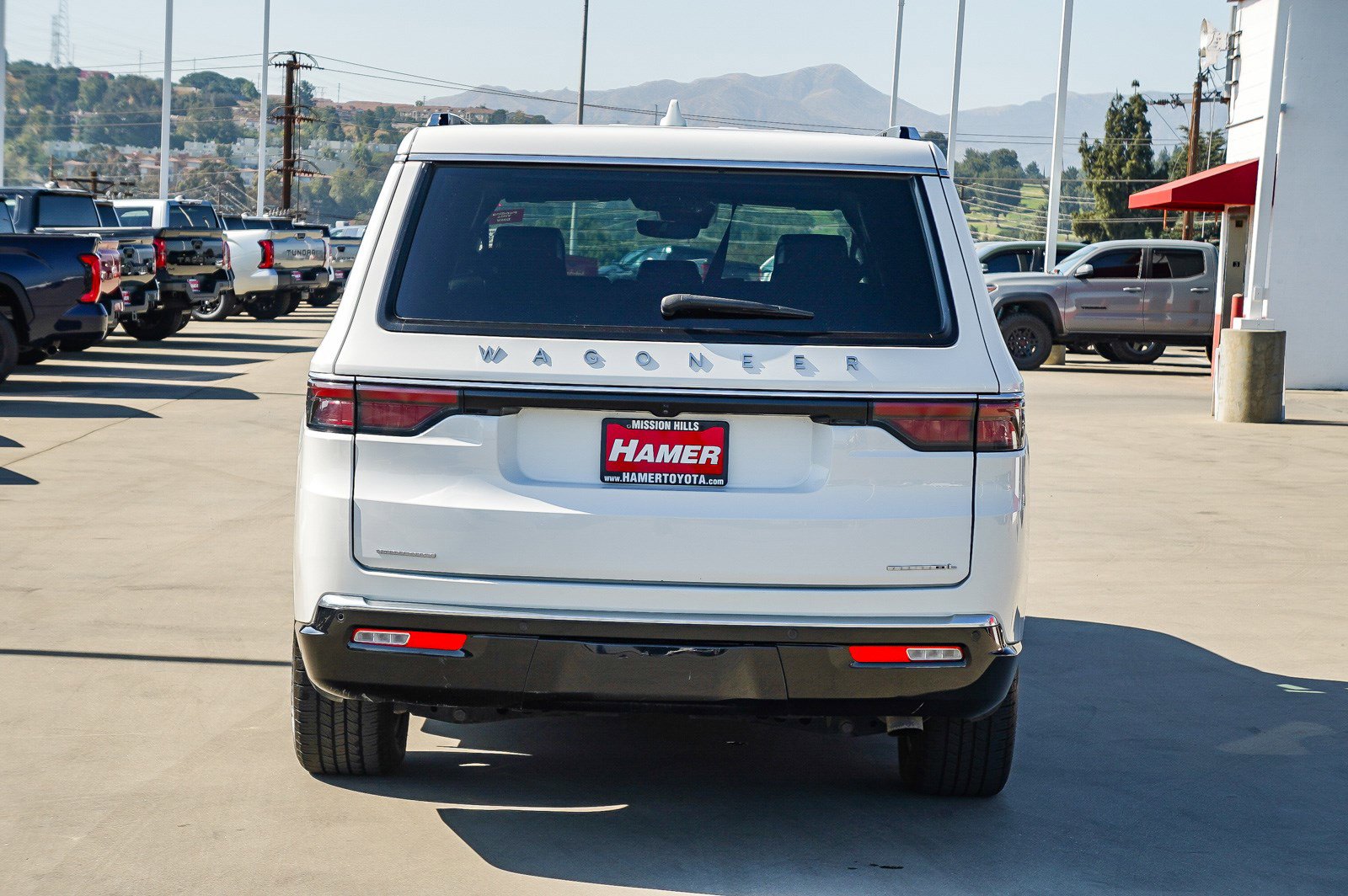 Used 2023 Jeep Wagoneer L Series II AWD/4WD image 6