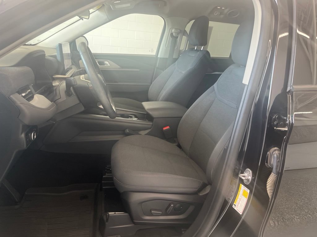 Used 2025 Ford Explorer Active AWD/4WD image 13