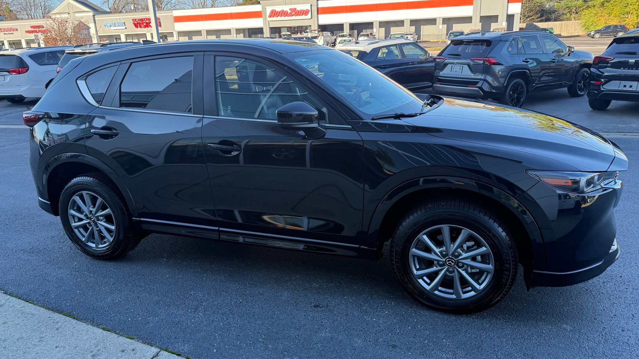 Used 2025 MAZDA CX-5 AWD 2.5 S w/ Preferred Package image 6