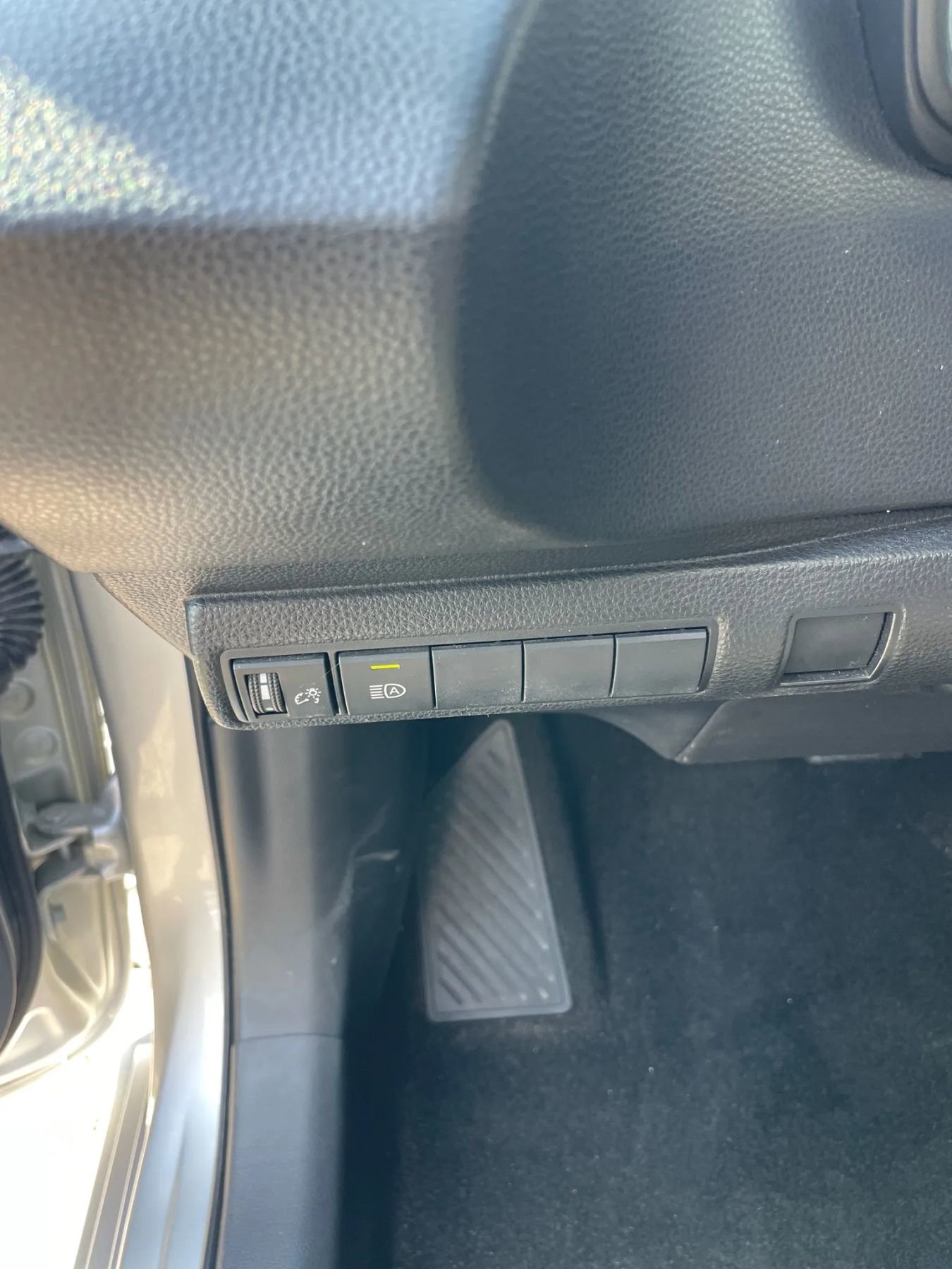 Used 2021 Toyota Corolla LE FWD image 21