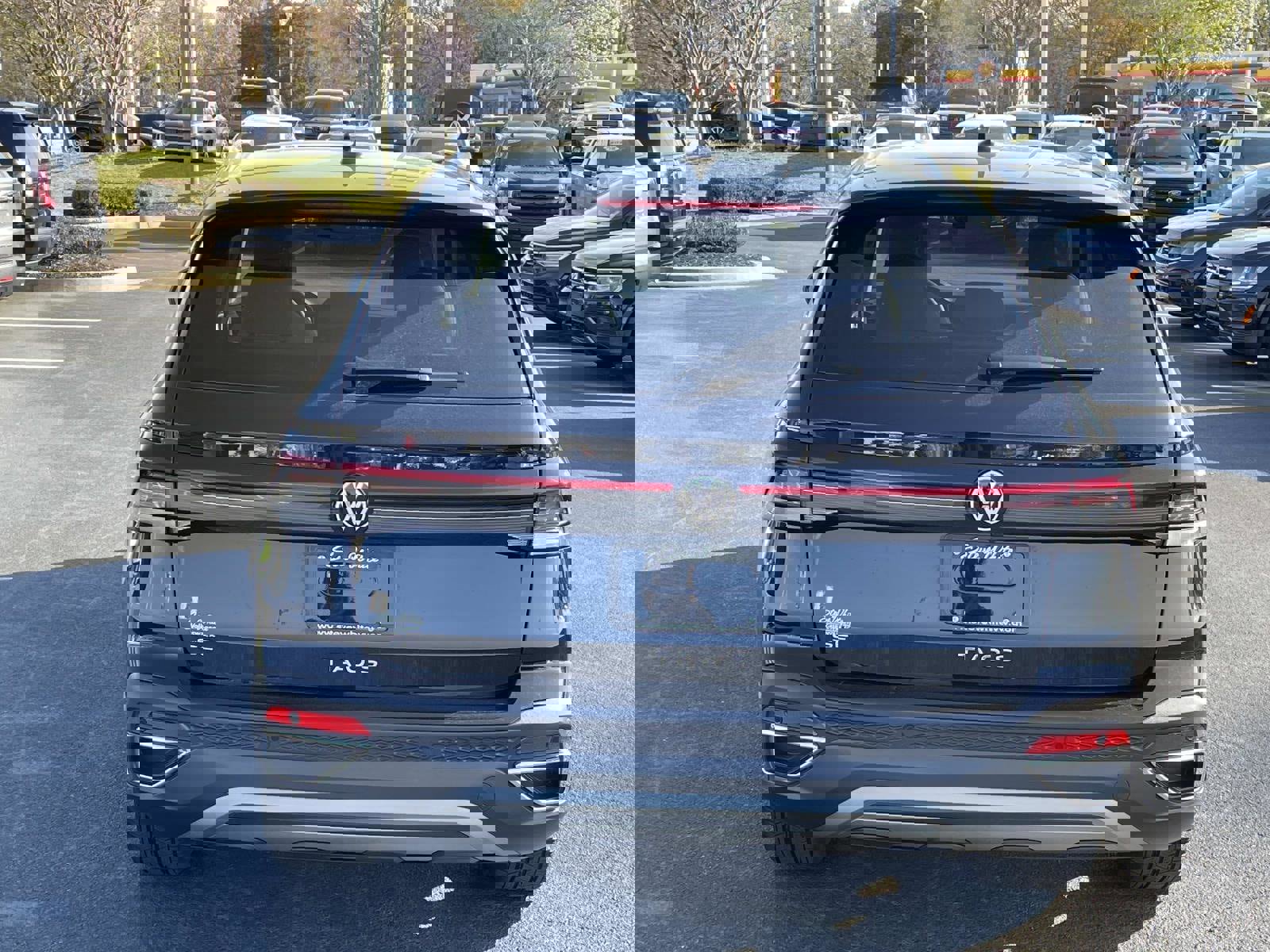 Certified 2025 Volkswagen Taos SE w/ Black Wheel Package FWD image 6