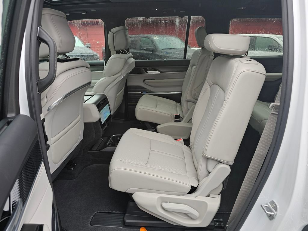 New 2026 Jeep Grand Wagoneer Summit image 15