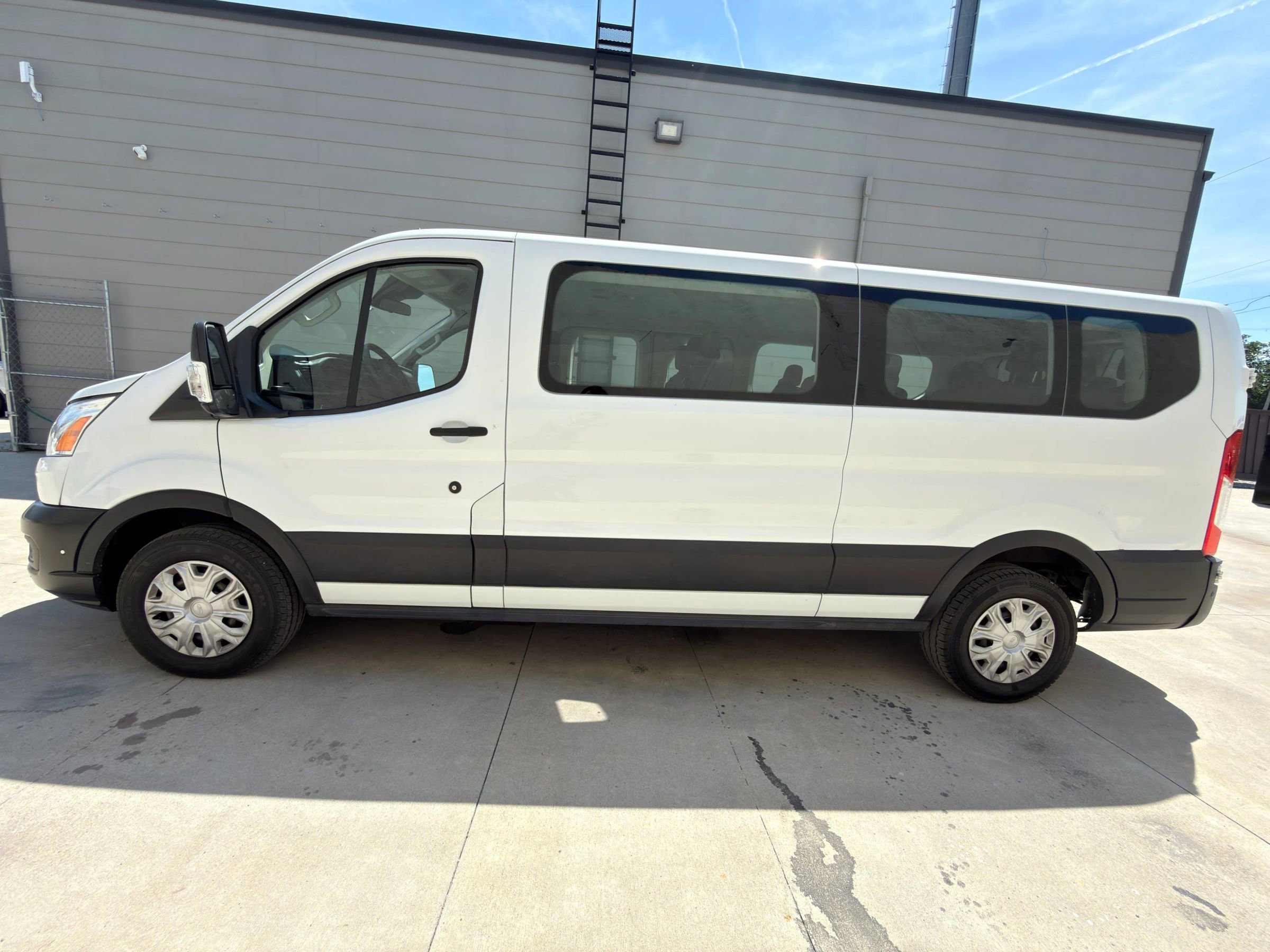 Used 2021 Ford Transit 350 XLT RWD image 4