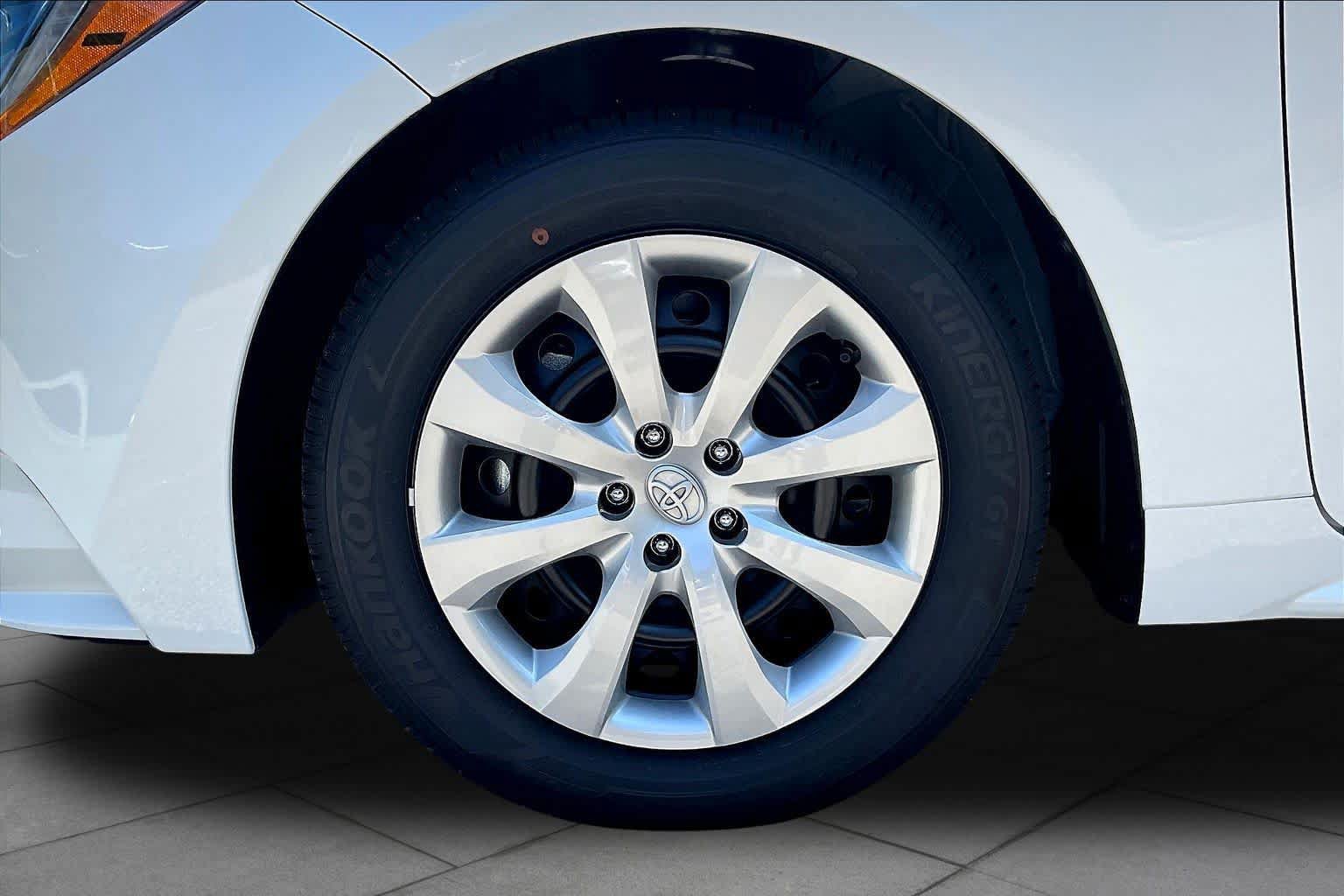 Used 2026 Toyota Corolla LE FWD image 11