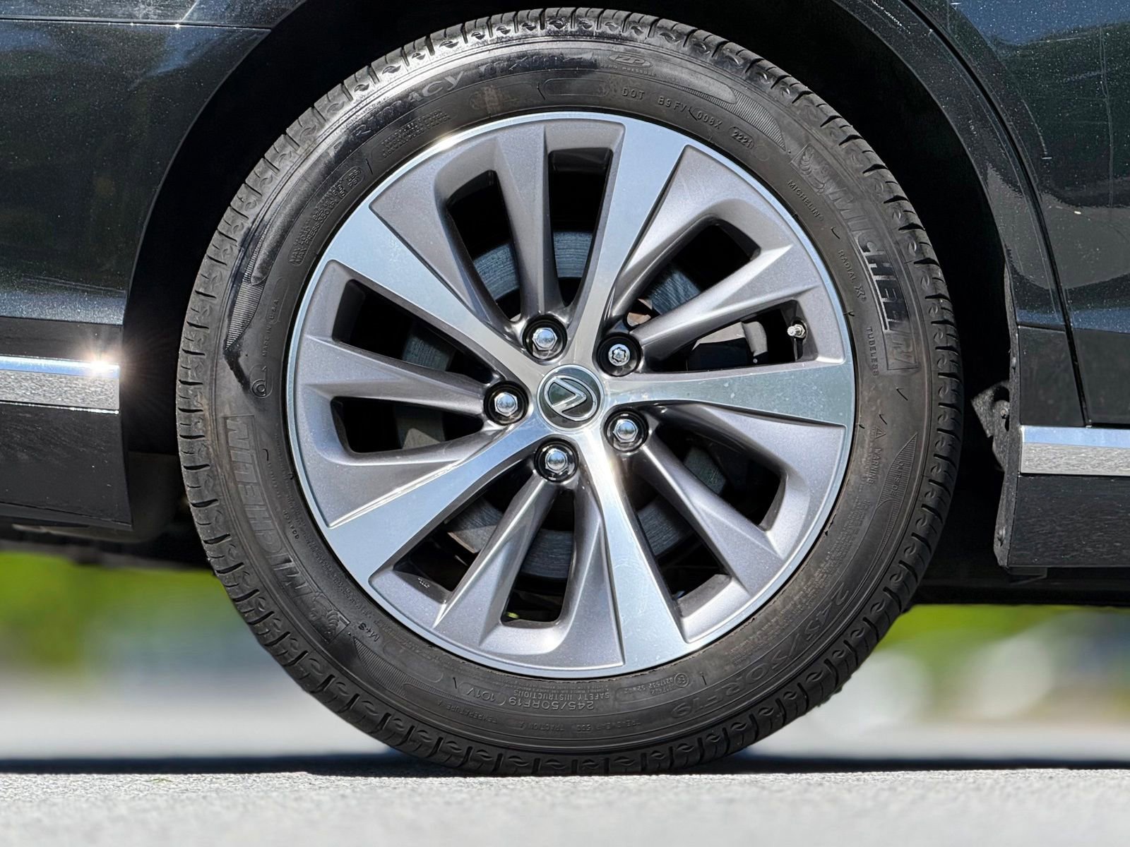 Used 2018 Lexus LS 500 AWD w/ Accessory Package (Z2) image 20