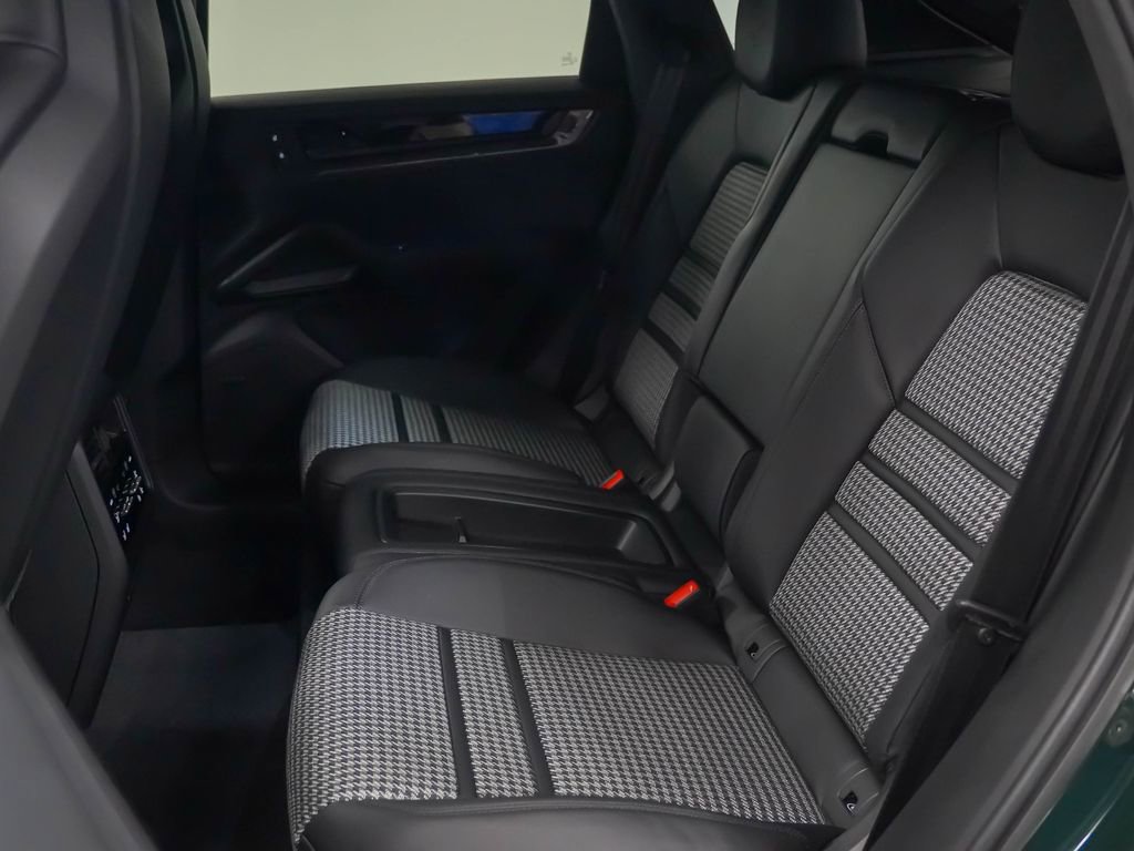 Certified 2025 Porsche Cayenne GTS image 14