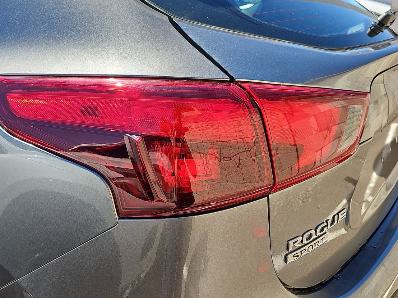 Used 2018 Nissan Rogue Sport SV w/ SV Technology Package image 12