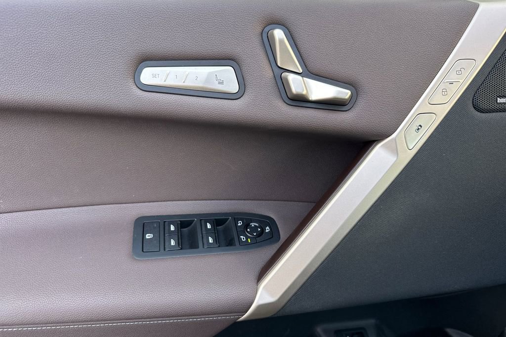 Used 2024 BMW iX xDrive50 w/ Premium Package image 10