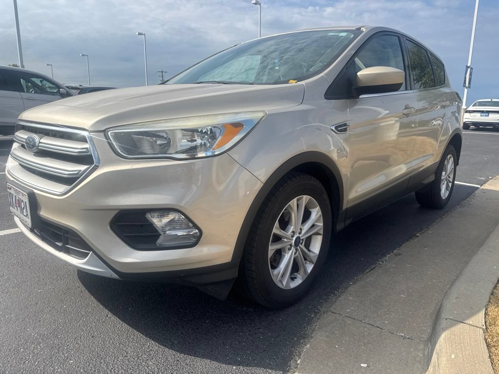 Used 2017 Ford Escape SE FWD video 2