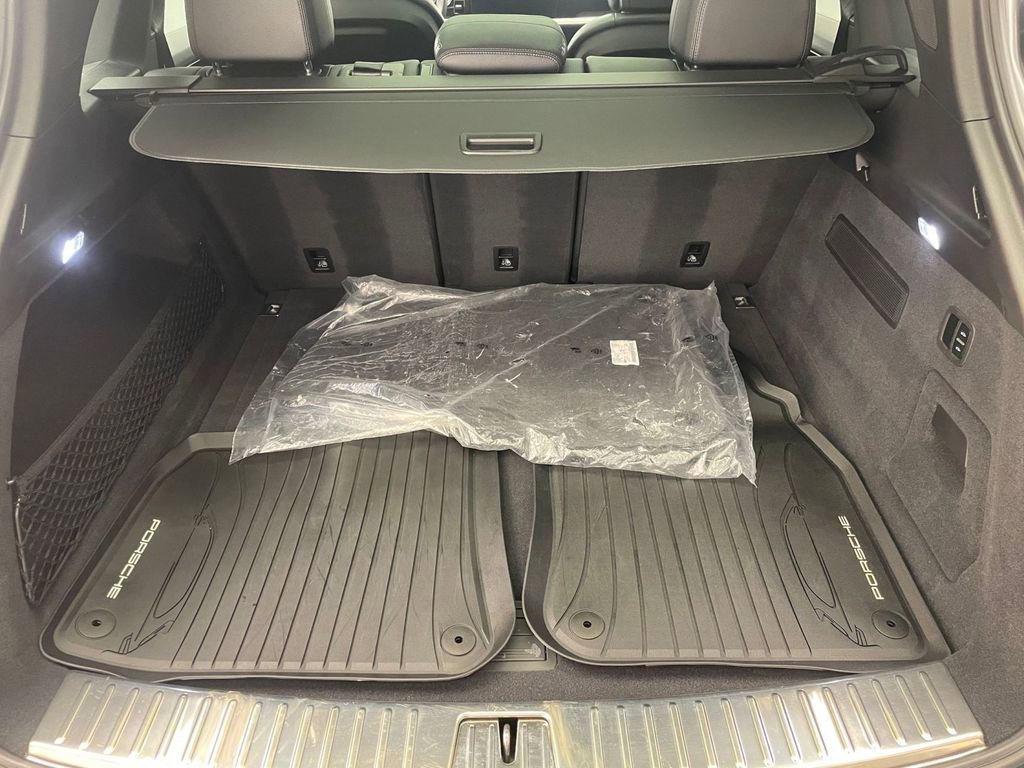 Used 2025 Porsche Cayenne image 10