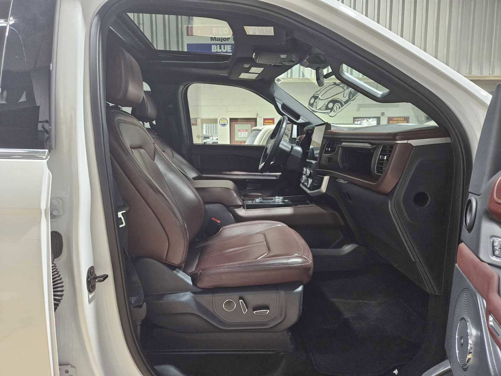 Used 2024 Ford Expedition Max Limited AWD/4WD image 7