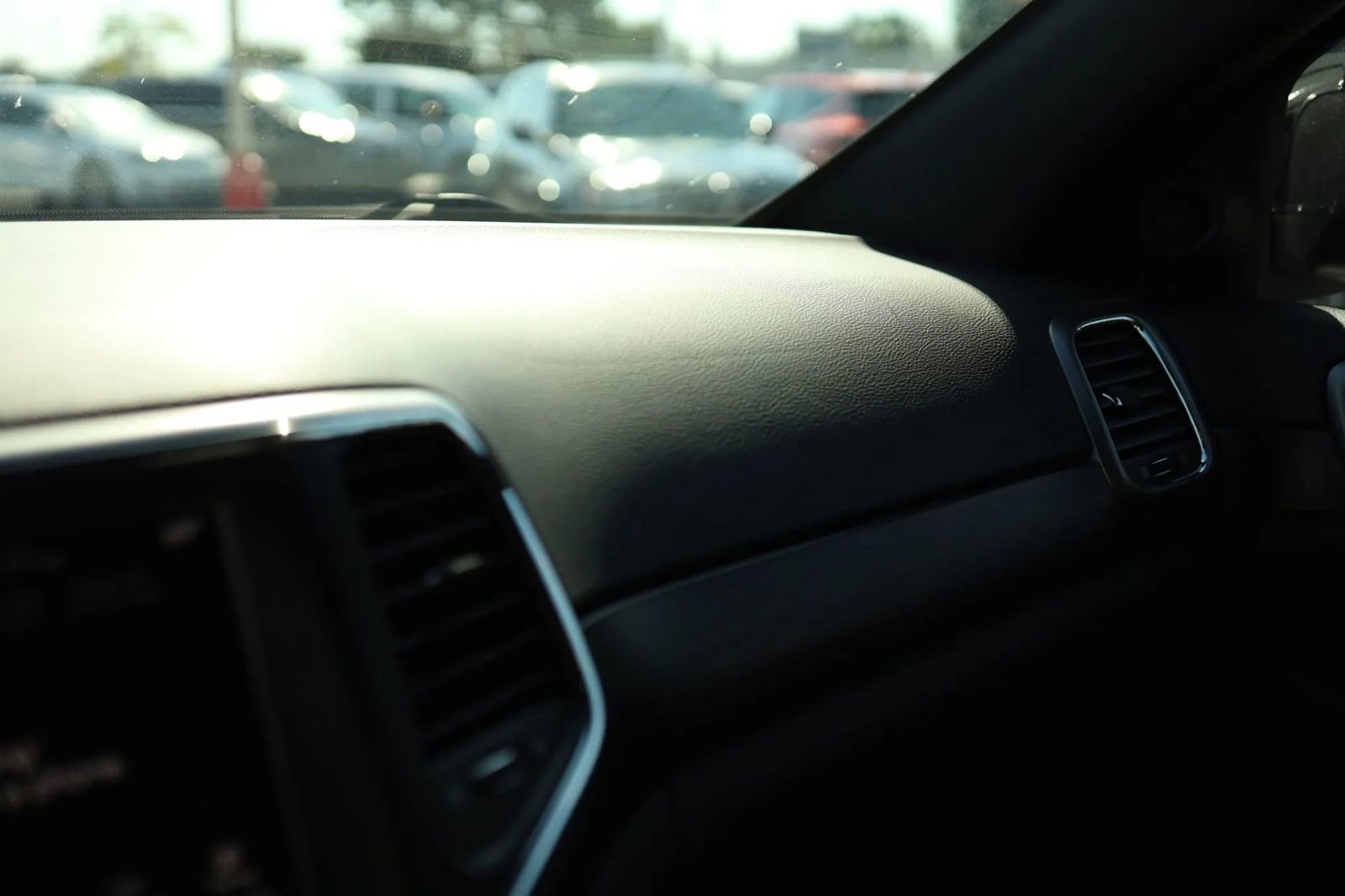 Used 2018 Jeep Grand Cherokee Laredo image 24