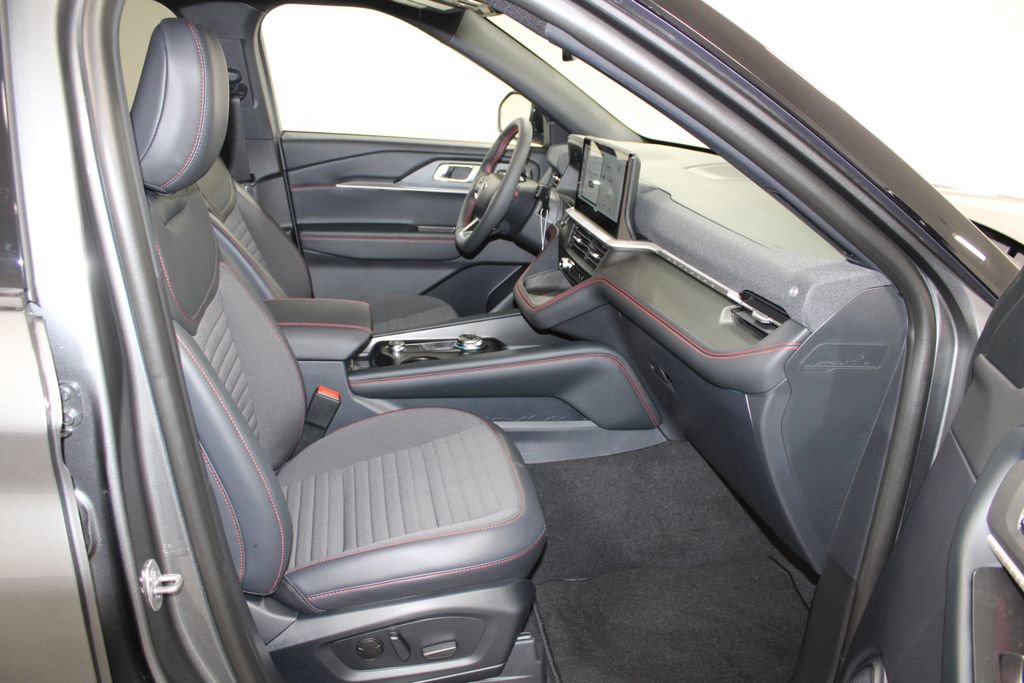 New 2026 Ford Explorer ST-Line w/ ST-Line Street Pack image 29