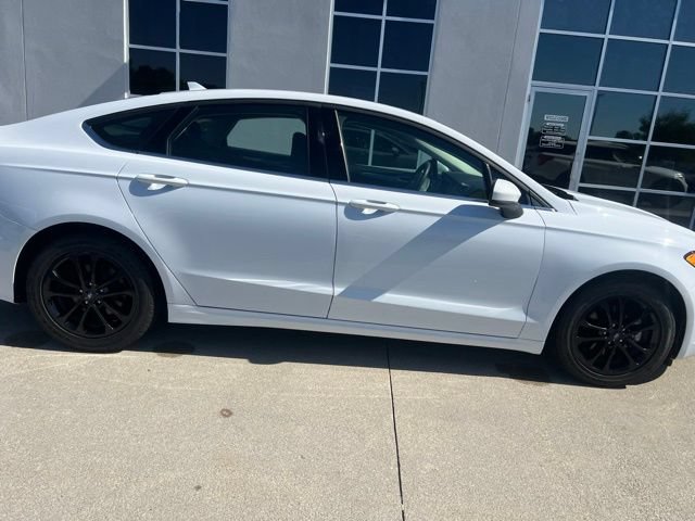 Used 2020 Ford Fusion SE FWD image 9