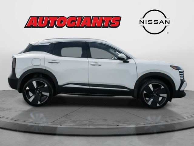 New 2025 Nissan Kicks SR w/ Illumination Package AWD/4WD image 4
