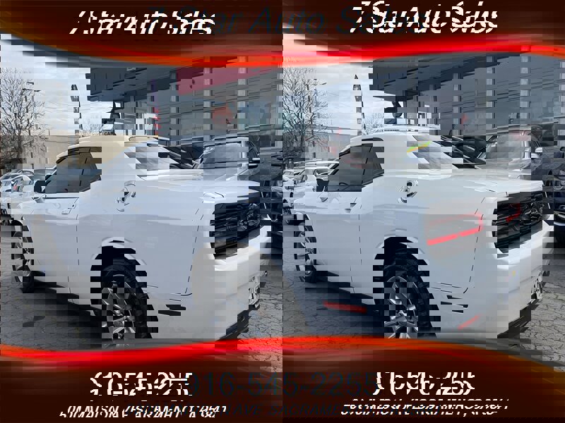 Used 2016 Dodge Challenger SXT w/ Sound Group image 4