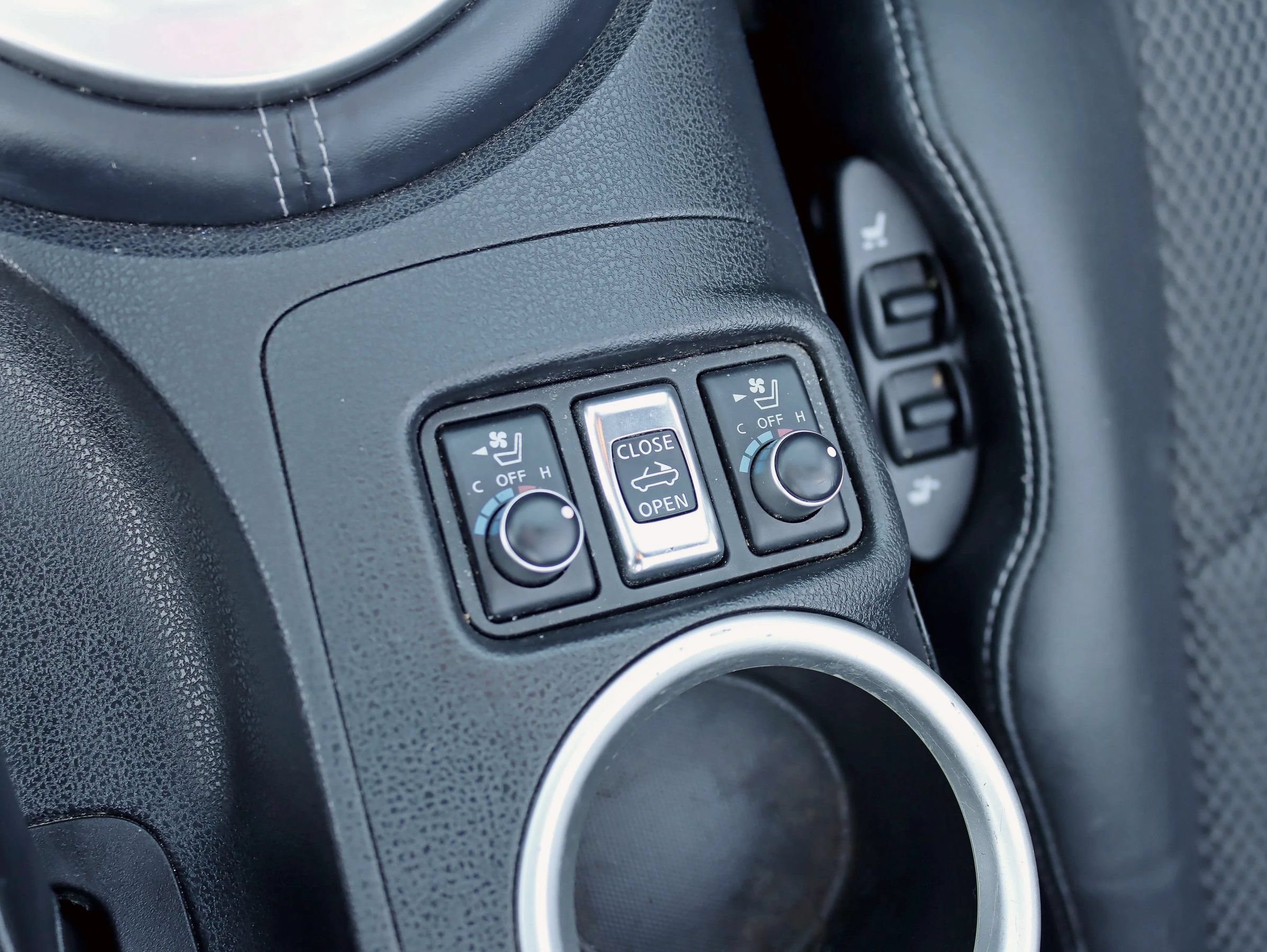 Used 2013 Nissan 370Z Touring RWD image 27