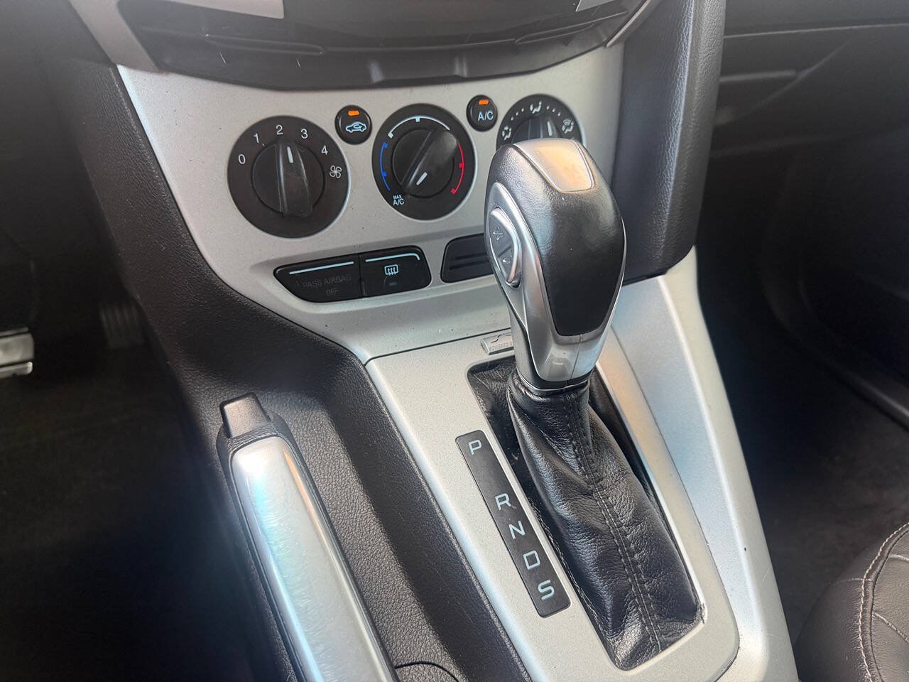 Used 2013 Ford Focus SE FWD image 27