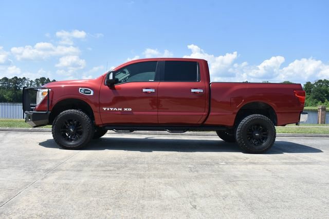 Used 2017 Nissan Titan SV image 3