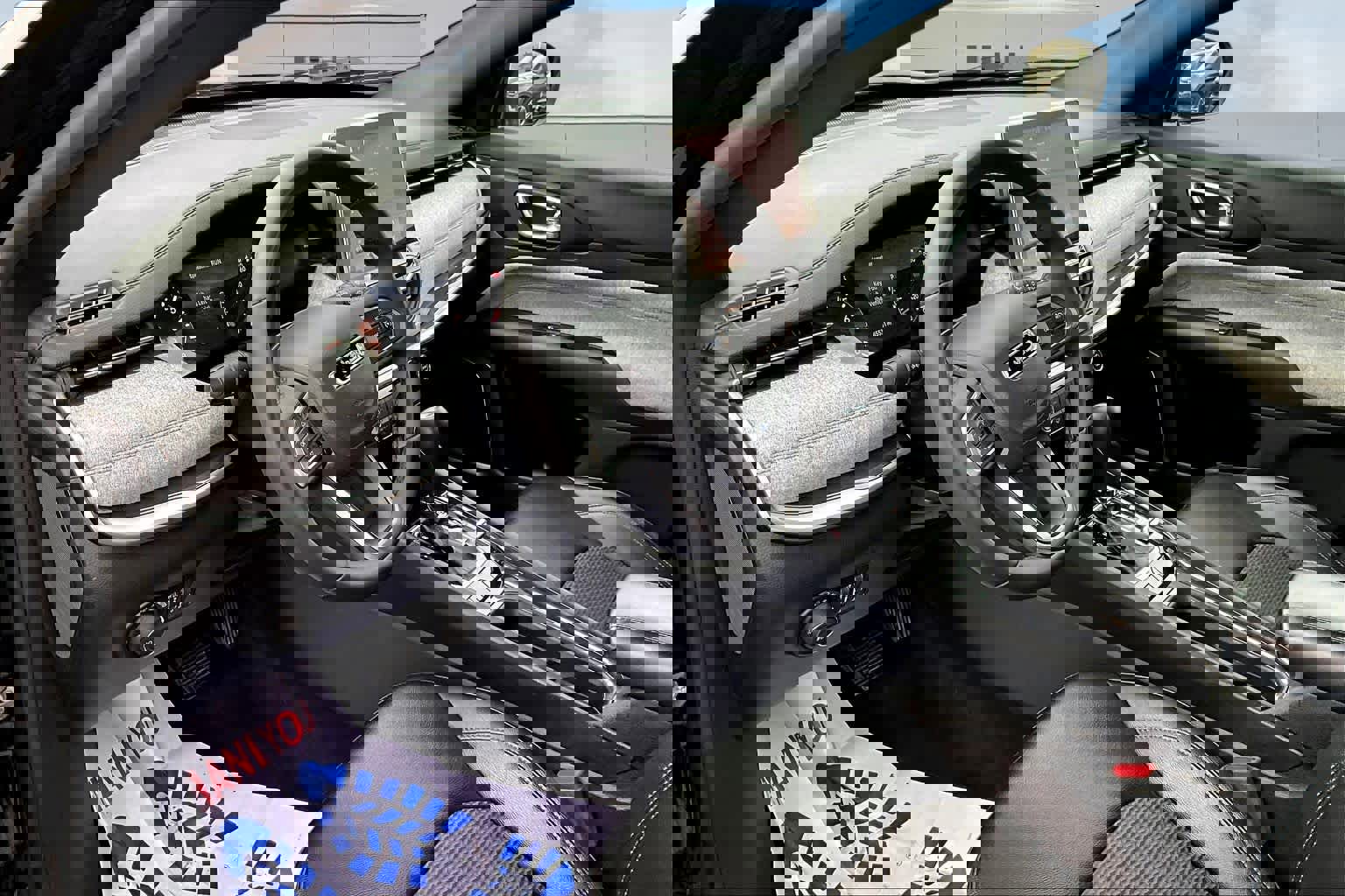 Used 2024 Jeep Compass Latitude image 2