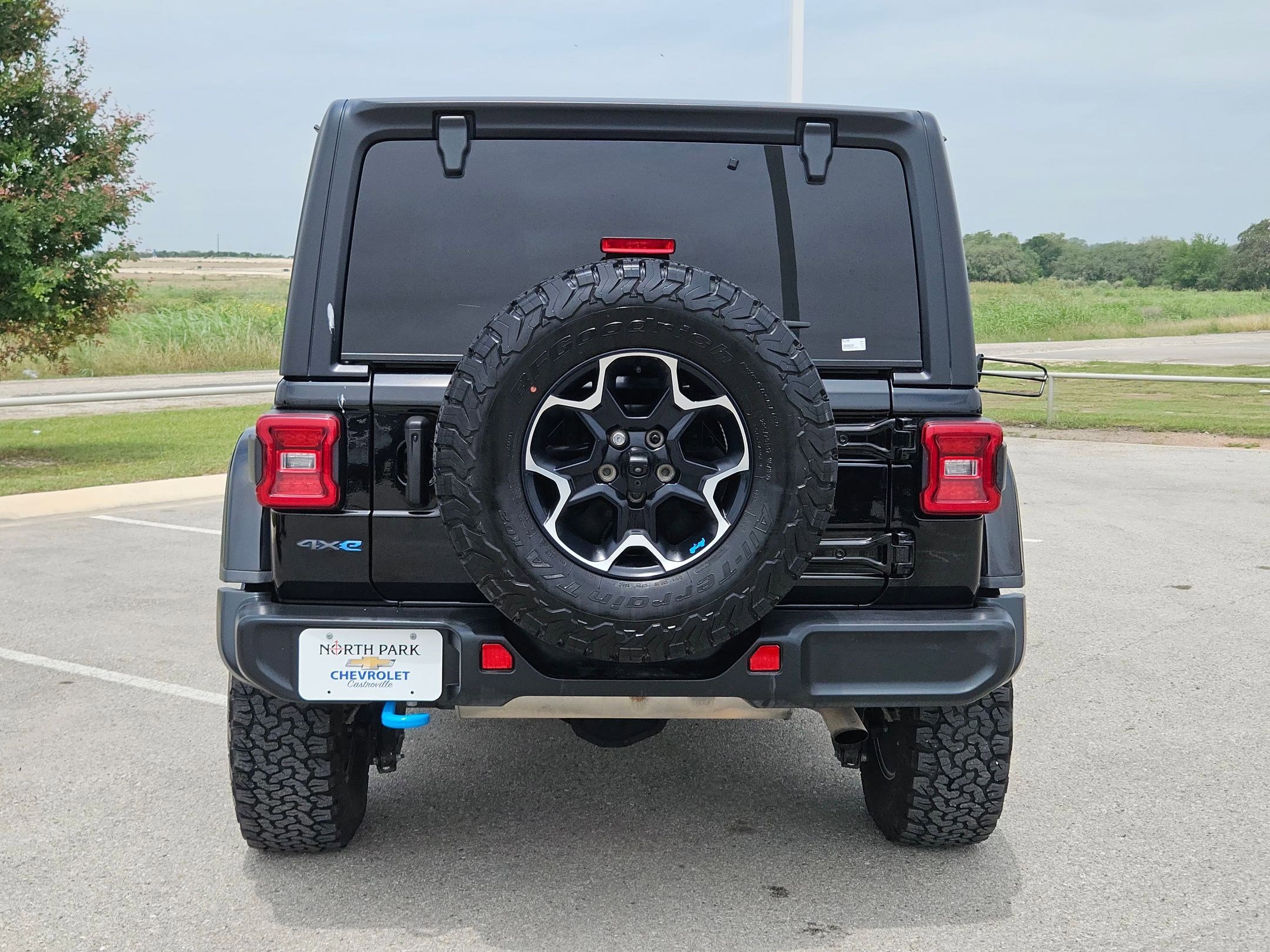 Used 2022 Jeep Wrangler Unlimited Rubicon 4xe AWD/4WD image 4