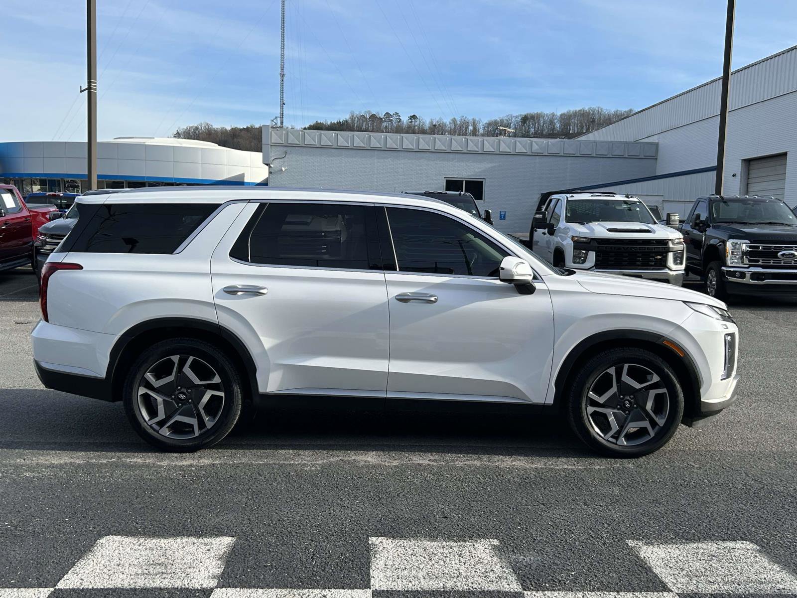 Used 2023 Hyundai Palisade SEL image 2