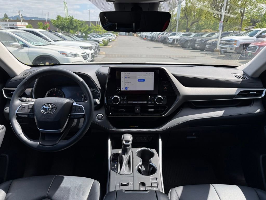 Used 2023 Toyota Highlander XLE FWD image 21