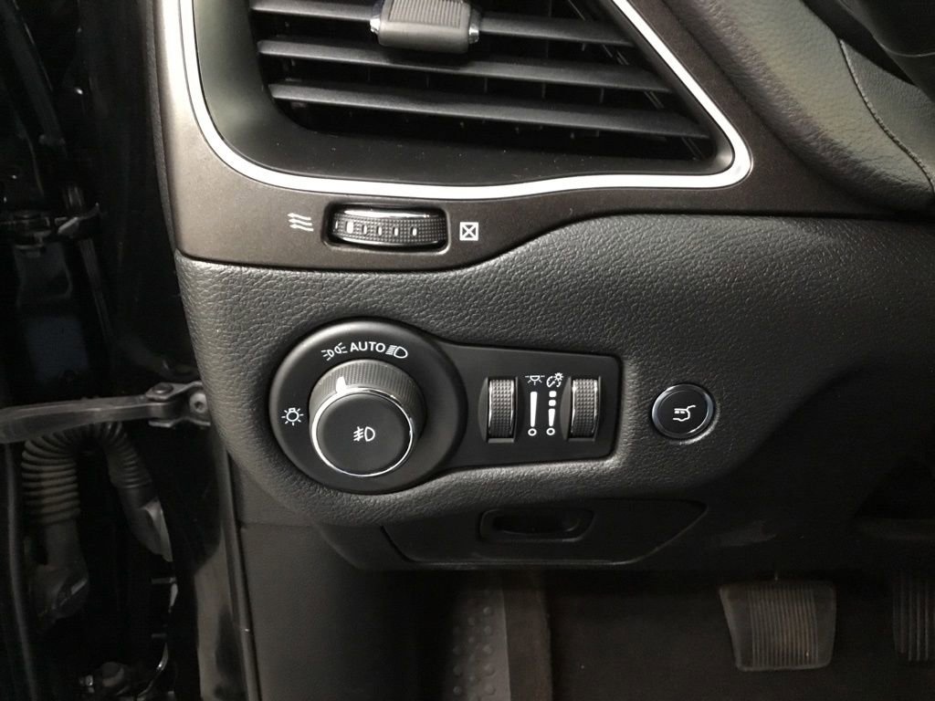 Used 2022 Jeep Cherokee Trailhawk w/ Trailer Tow Group image 12